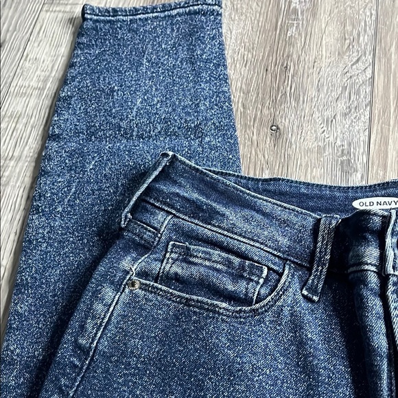 Old Navy Women's Blue Jeans New with Tags - Picture 3 of 7
